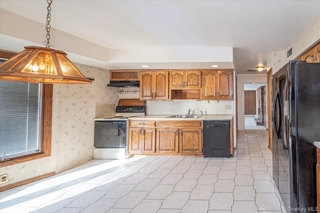 22 Oak Lane Blue Point NY 11715