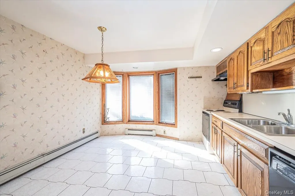 22 Oak Lane Blue Point NY 11715