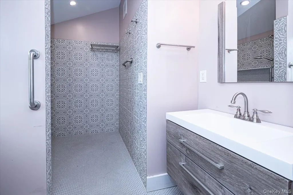 22 Oak Lane Blue Point NY 11715