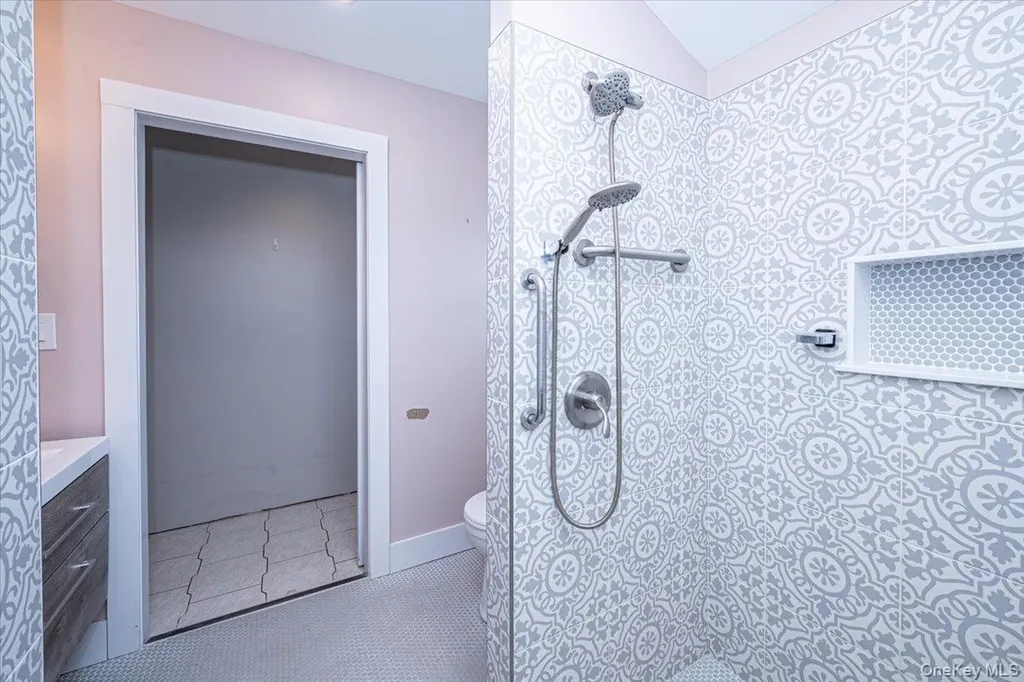 22 Oak Lane Blue Point NY 11715