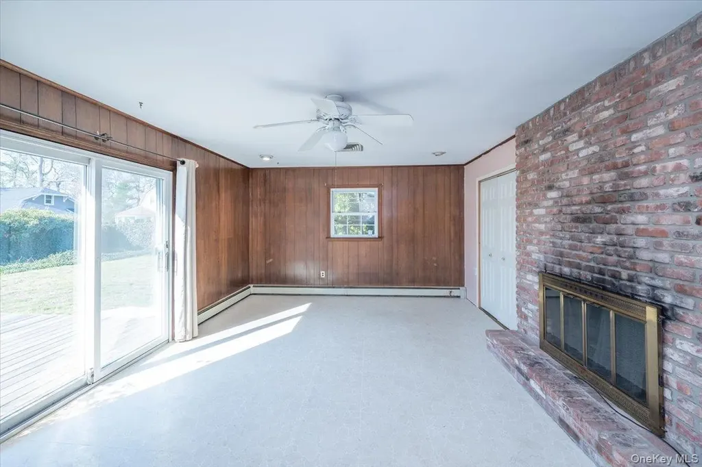 22 Oak Lane Blue Point NY 11715
