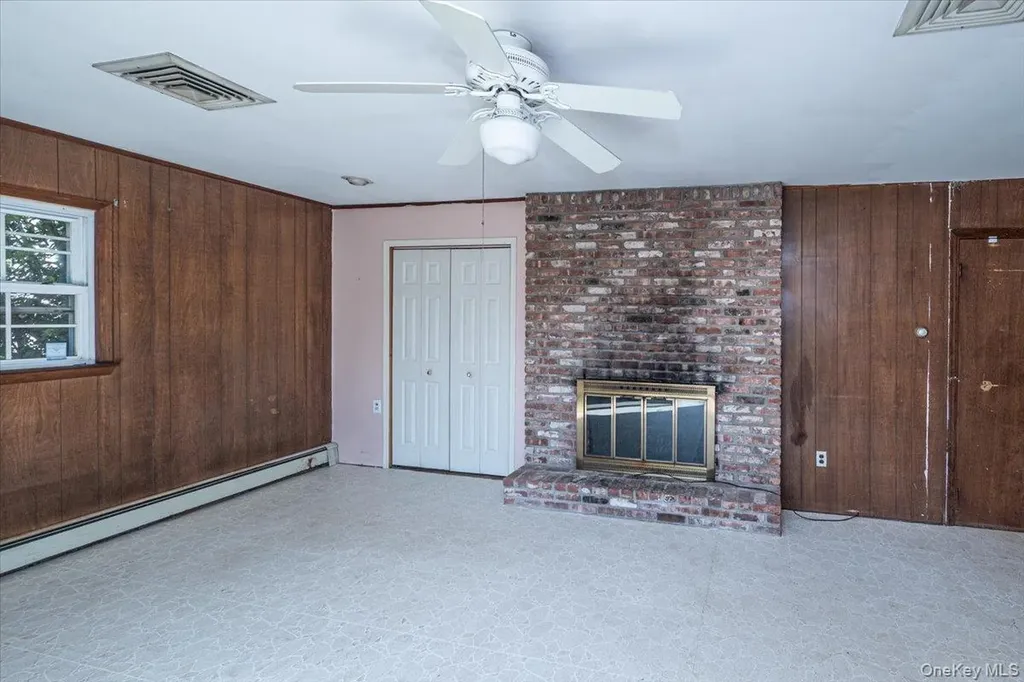 22 Oak Lane Blue Point NY 11715