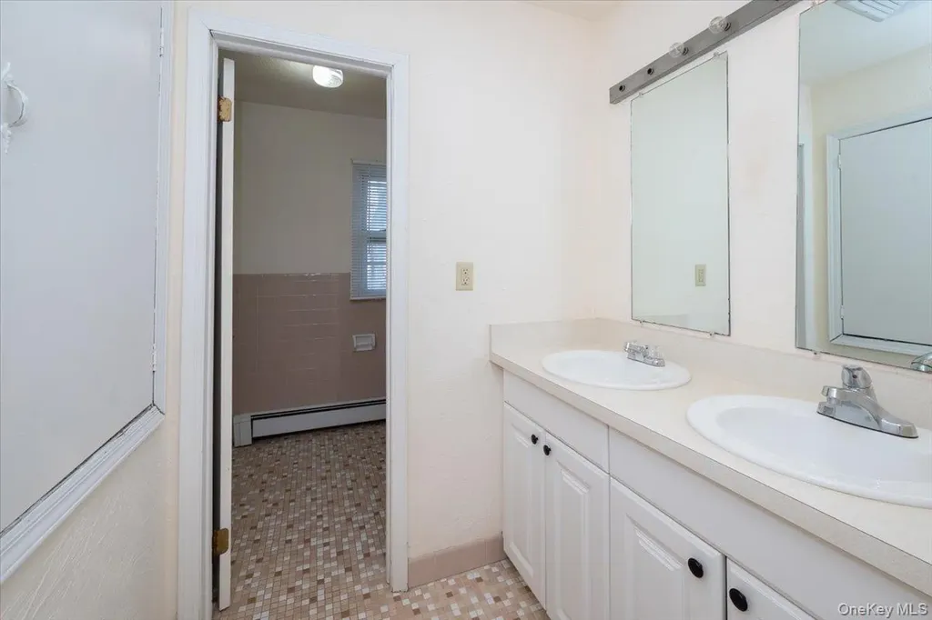 22 Oak Lane Blue Point NY 11715