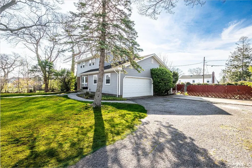 22 Oak Lane Blue Point NY 11715