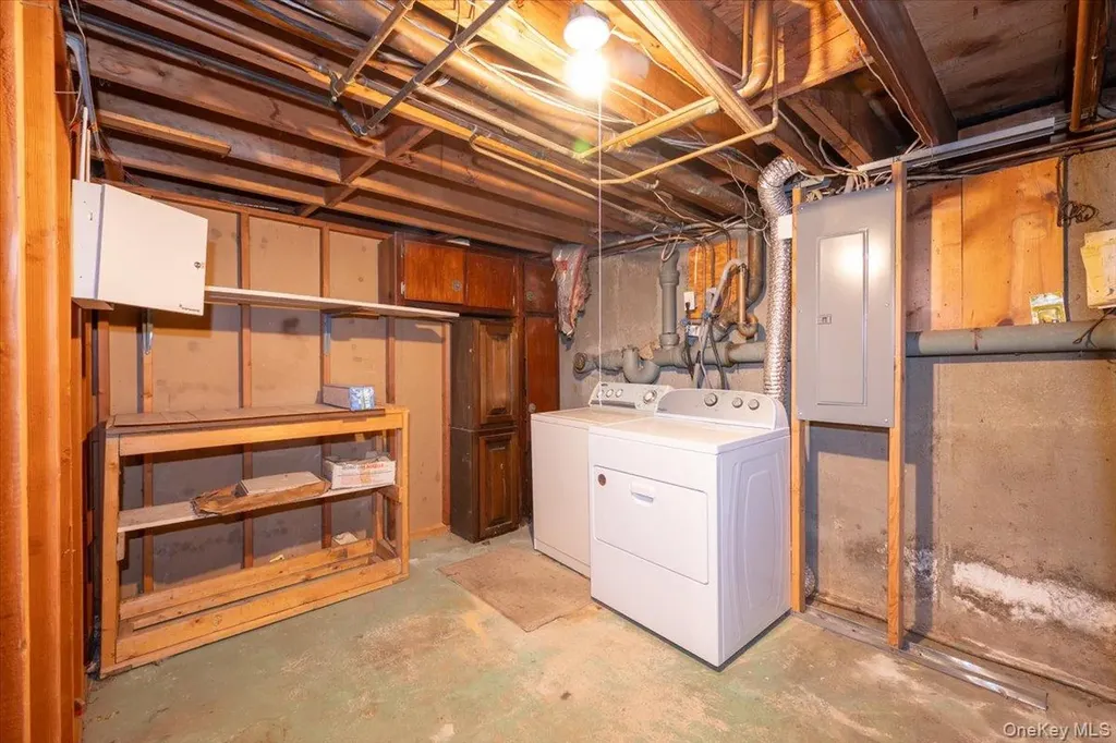 22 Oak Lane Blue Point NY 11715