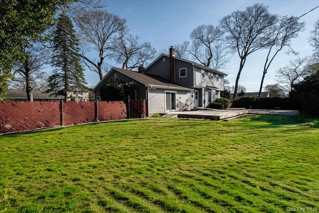 22 Oak Lane Blue Point NY 11715
