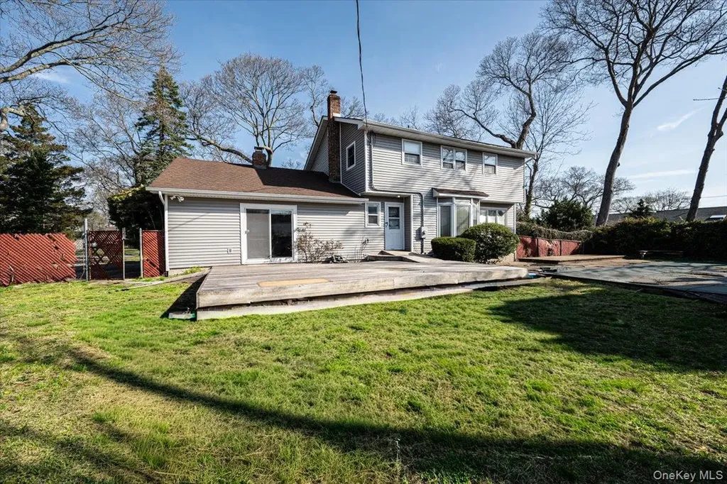 22 Oak Lane Blue Point NY 11715