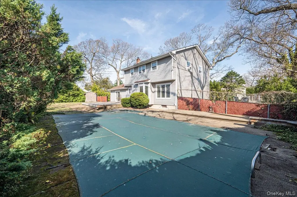 22 Oak Lane Blue Point NY 11715