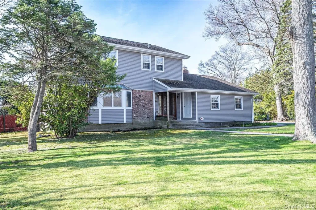22 Oak Lane Blue Point NY 11715