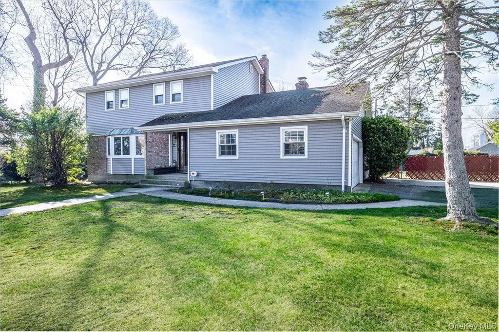 22 Oak Lane Blue Point NY 11715