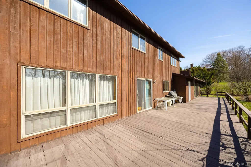 32 Sherwood Heights Wappingers Falls NY 12590