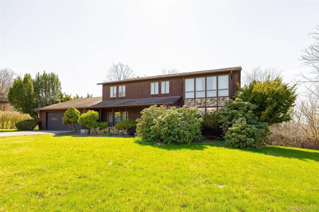 32 Sherwood Heights Wappingers Falls NY 12590