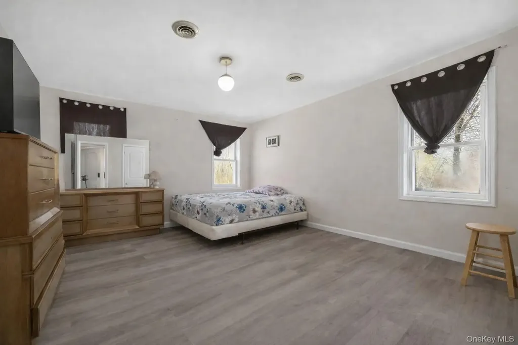 12 Aron Court Spring Valley NY 10977