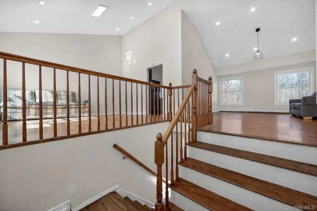 12 Aron Court Spring Valley NY 10977