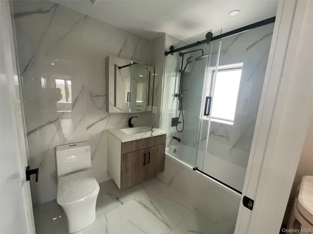 1546 Broadway Brooklyn NY 11221