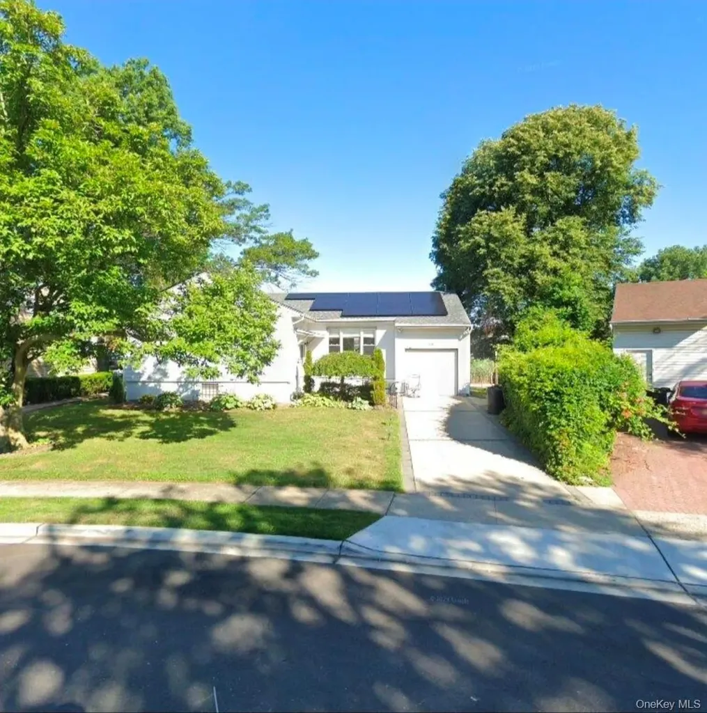 68 Riverdale Road Valley Stream NY 11581