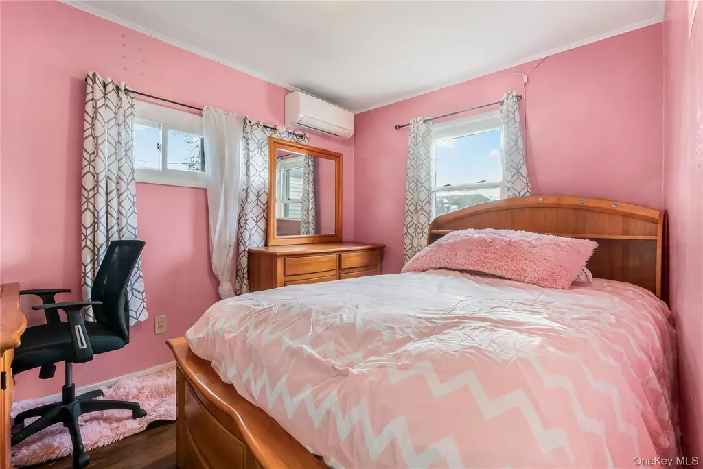 68 Riverdale Road Valley Stream NY 11581