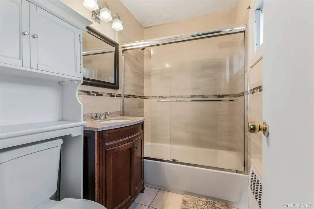 68 Riverdale Road Valley Stream NY 11581