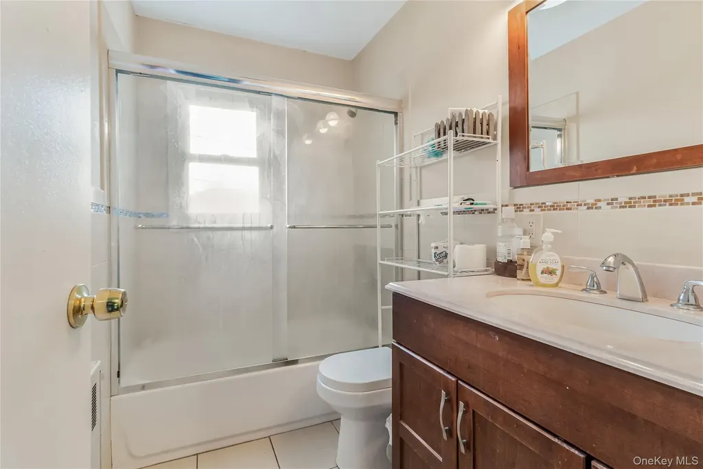 68 Riverdale Road Valley Stream NY 11581