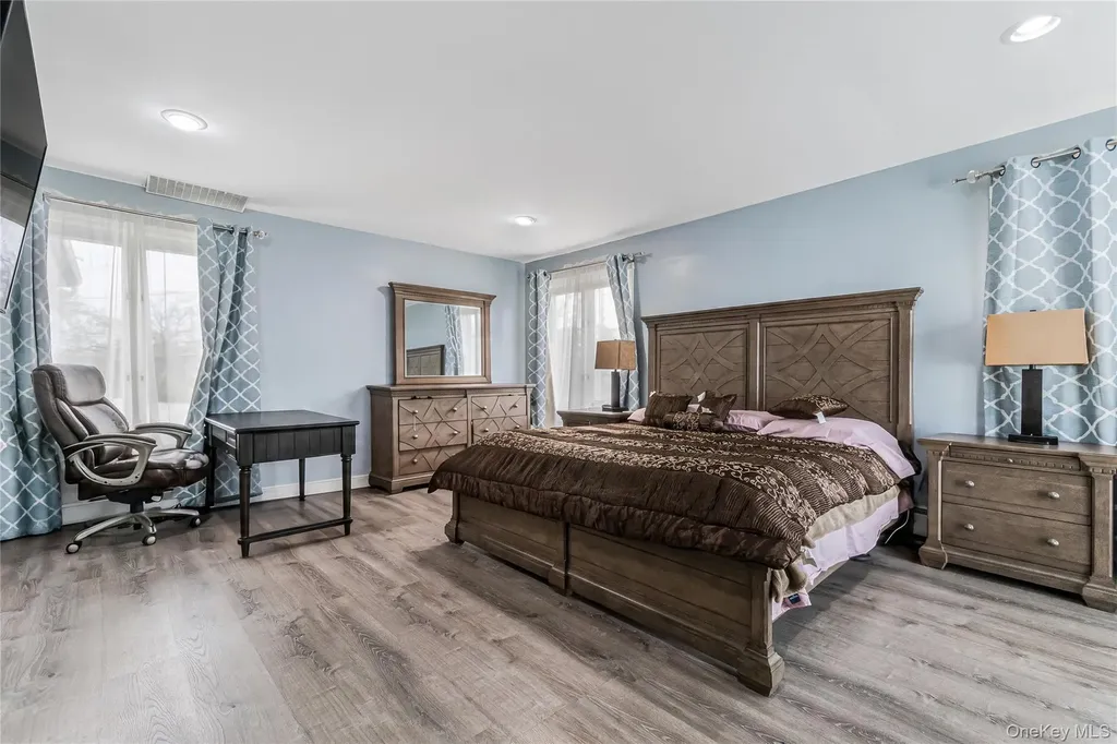 68 Riverdale Road Valley Stream NY 11581