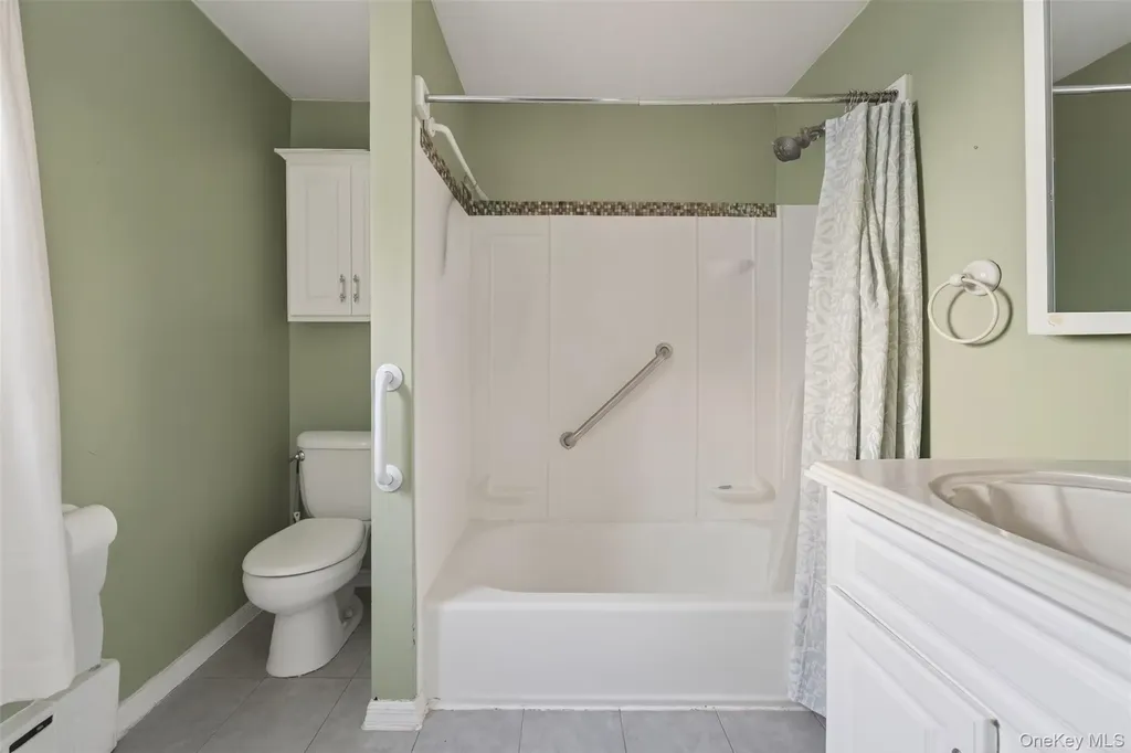 266 Neptune Avenue West Babylon NY 11704