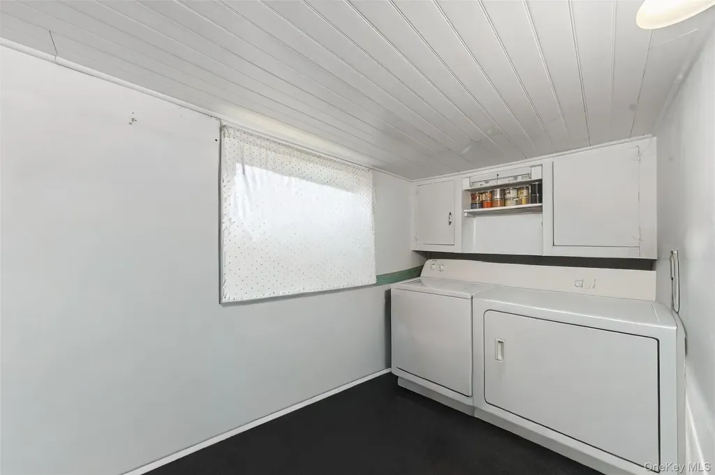 266 Neptune Avenue West Babylon NY 11704