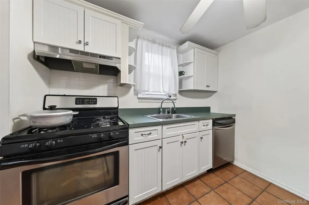 266 Neptune Avenue West Babylon NY 11704