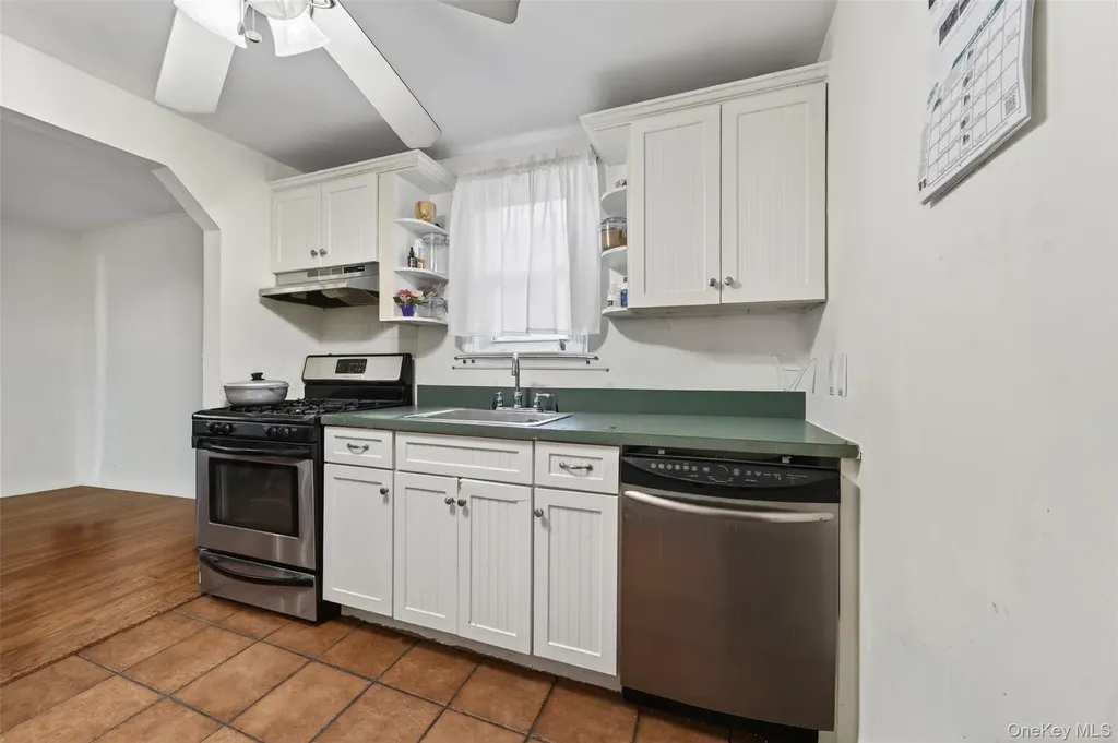 266 Neptune Avenue West Babylon NY 11704