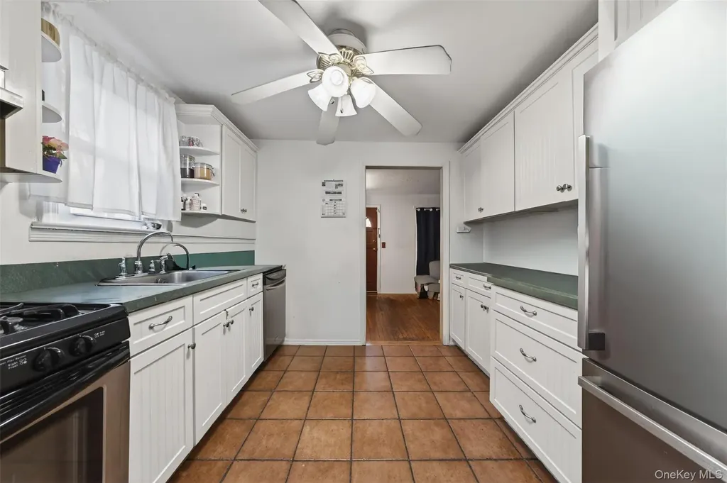 266 Neptune Avenue West Babylon NY 11704