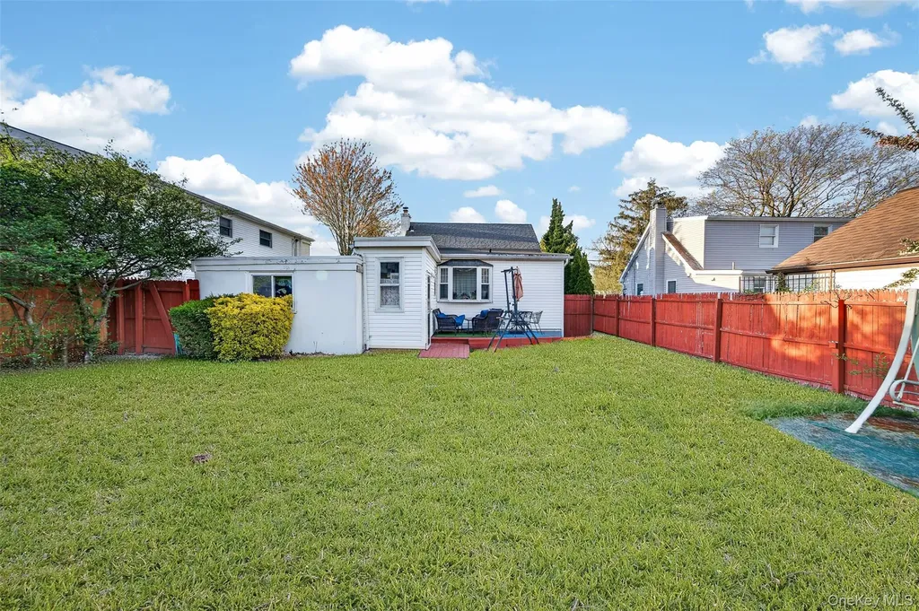 266 Neptune Avenue West Babylon NY 11704