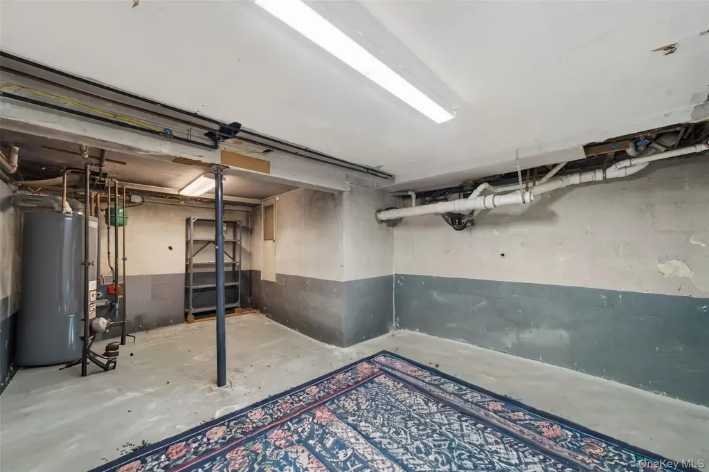 266 Neptune Avenue West Babylon NY 11704