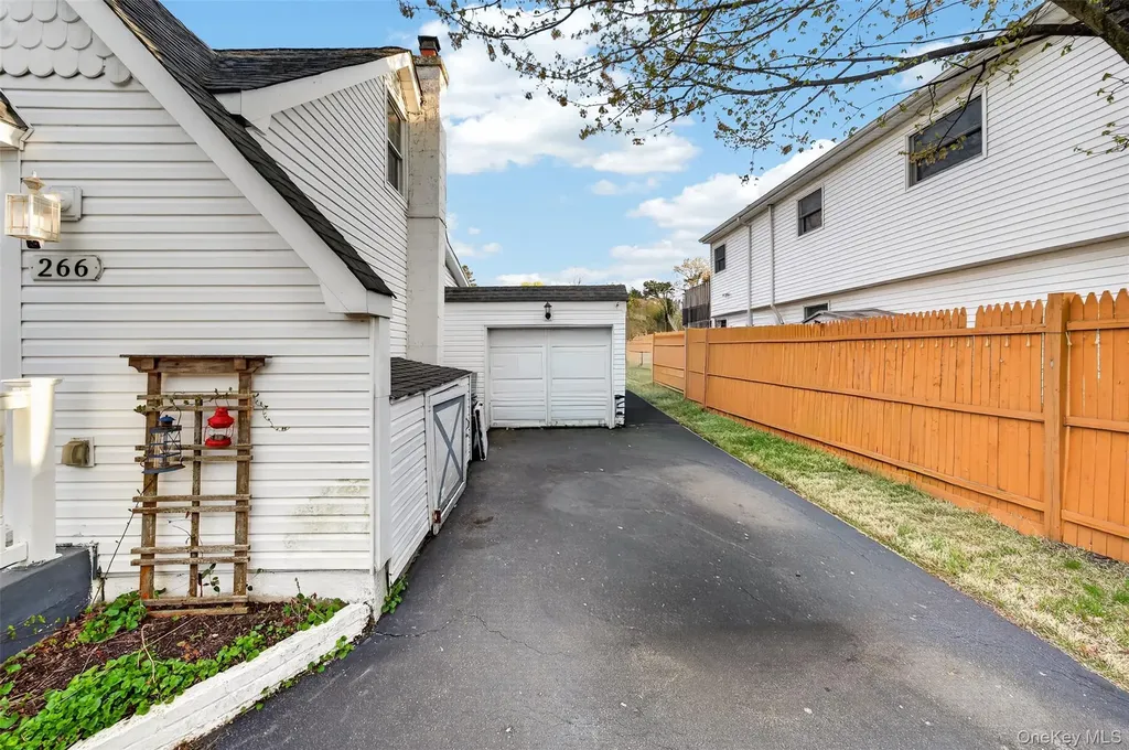 266 Neptune Avenue West Babylon NY 11704