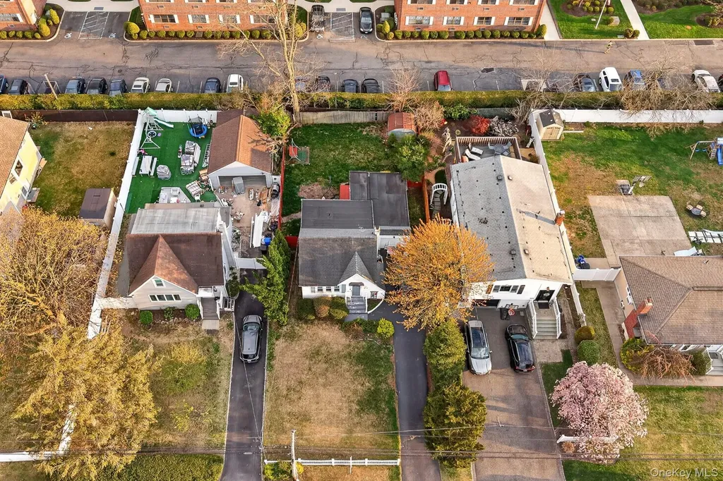 266 Neptune Avenue West Babylon NY 11704