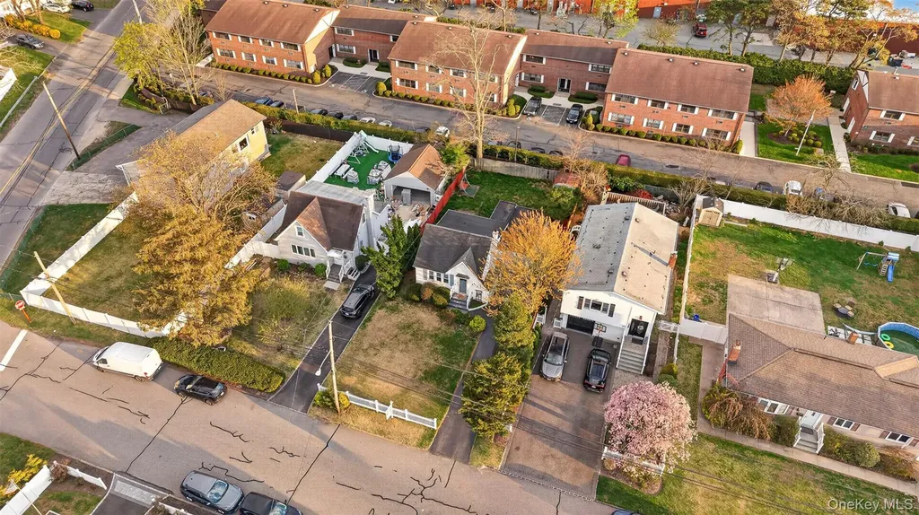 266 Neptune Avenue West Babylon NY 11704