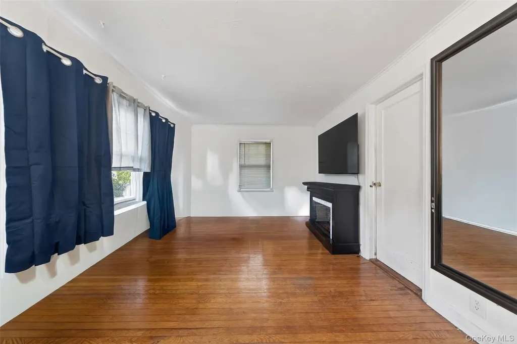 266 Neptune Avenue West Babylon NY 11704