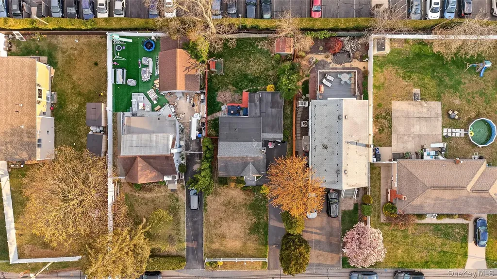266 Neptune Avenue West Babylon NY 11704