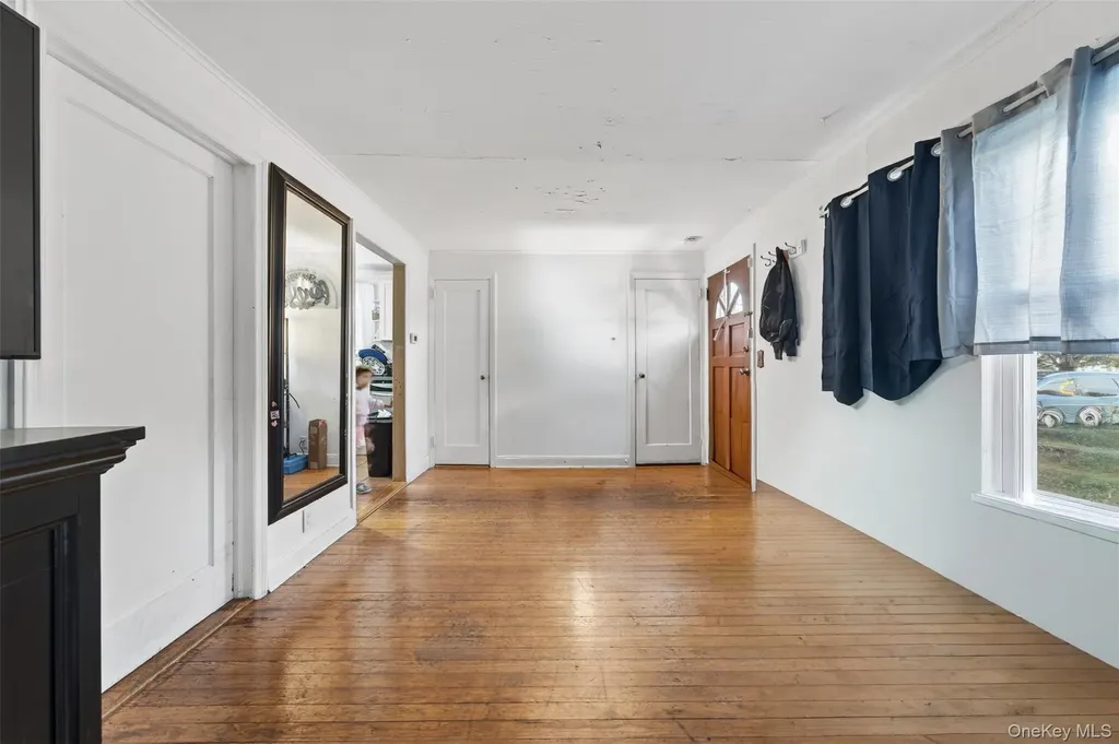 266 Neptune Avenue West Babylon NY 11704