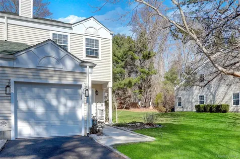 39 Quail Court Manorville NY 11949