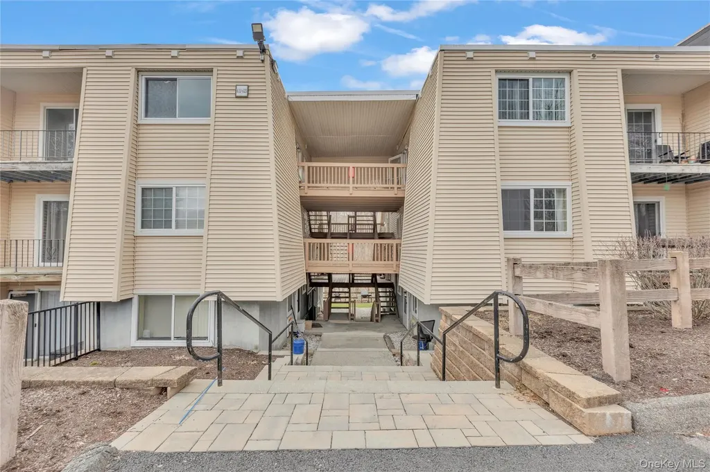 618 Fox Run Lane Carmel NY 10512