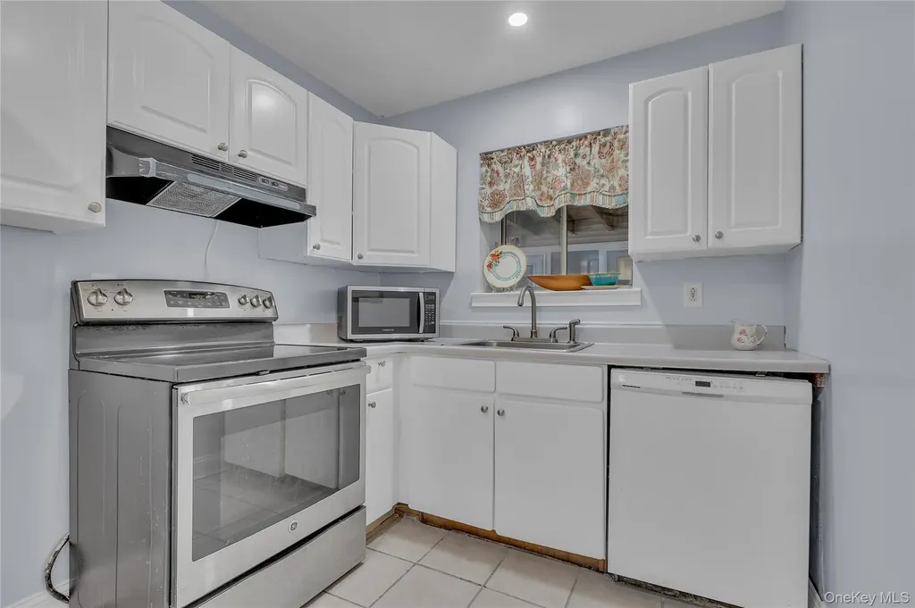 618 Fox Run Lane Carmel NY 10512