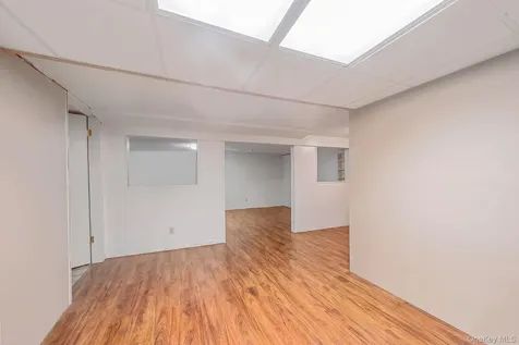 14 Belvoir Court Ridge NY 11788