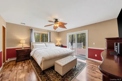 14 Belvoir Court Ridge NY 11788