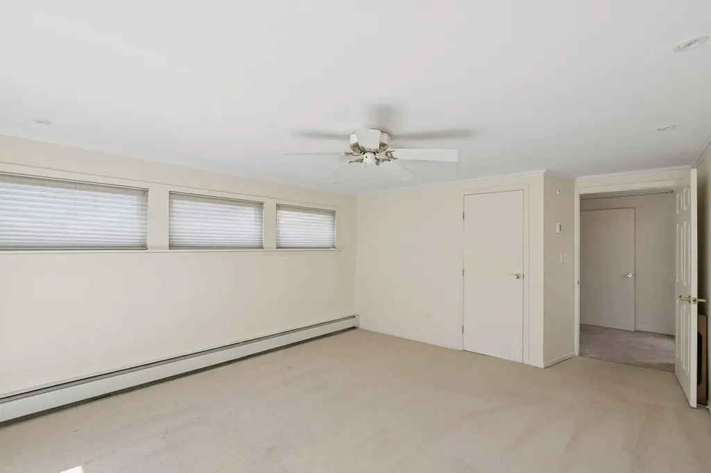 19 Evelyn Road Plainview NY 11803