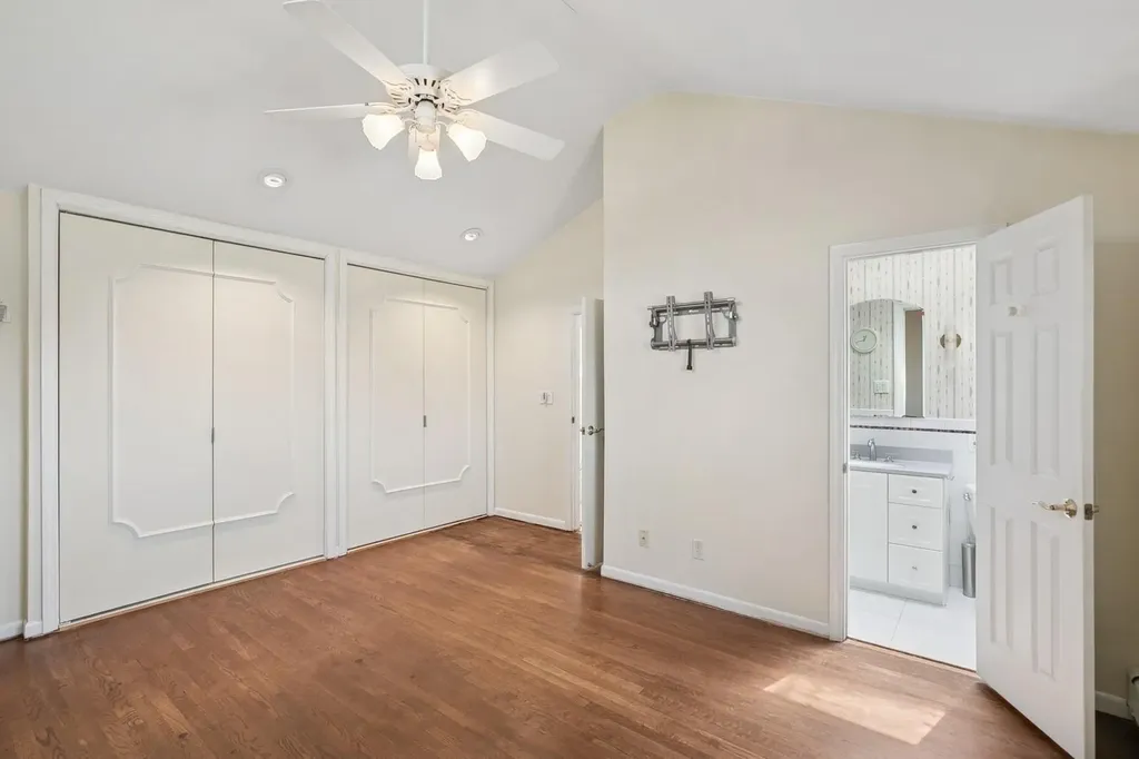 19 Evelyn Road Plainview NY 11803