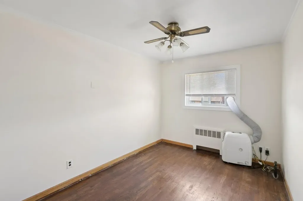 19 Evelyn Road Plainview NY 11803