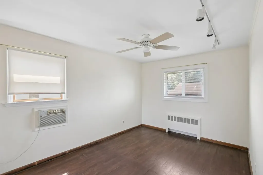 19 Evelyn Road Plainview NY 11803