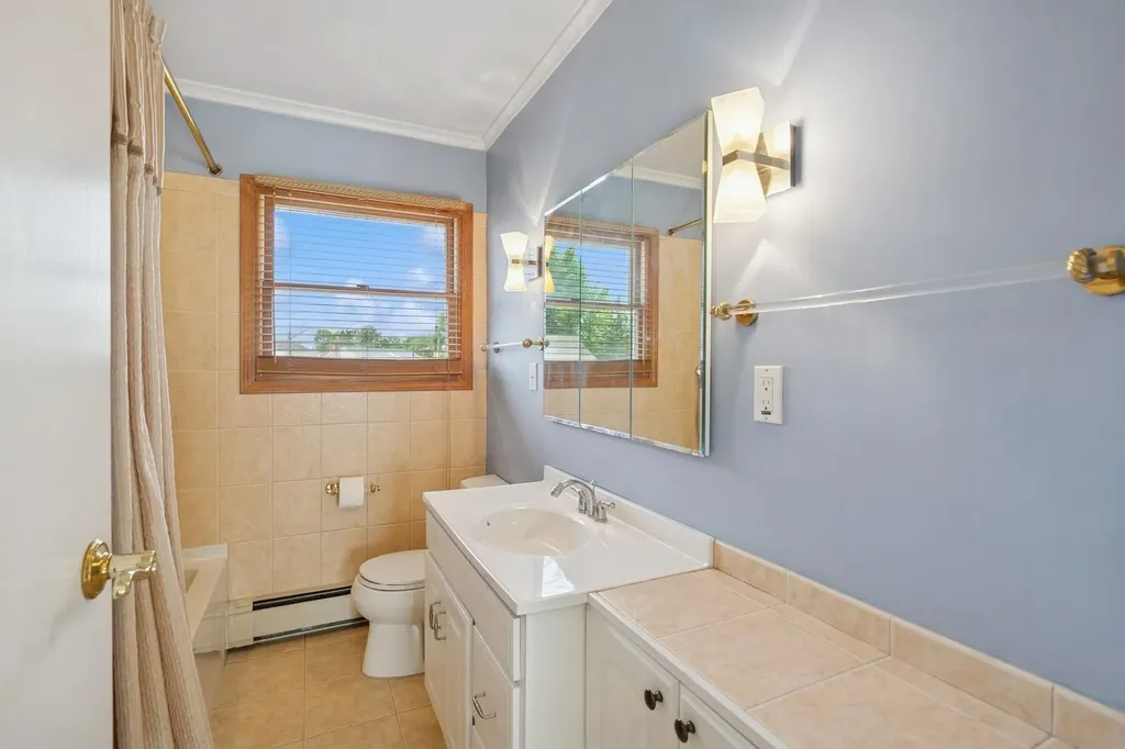 19 Evelyn Road Plainview NY 11803