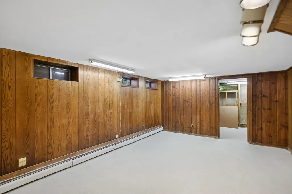 19 Evelyn Road Plainview NY 11803