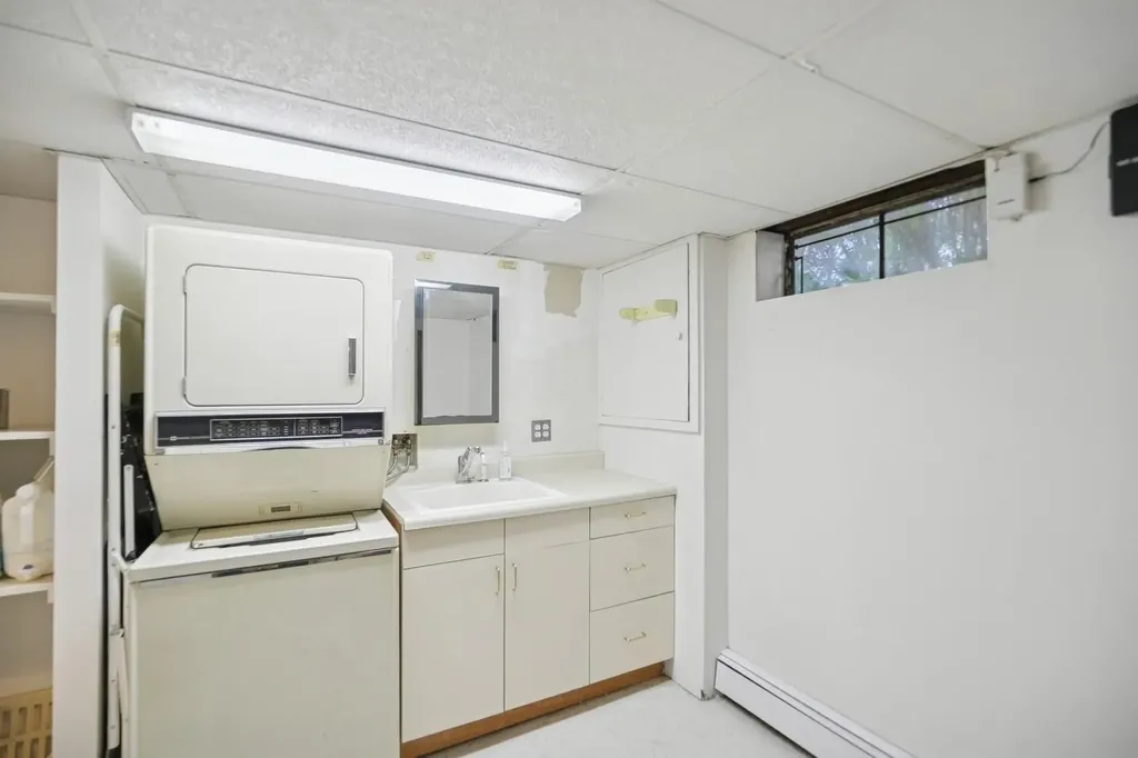 19 Evelyn Road Plainview NY 11803