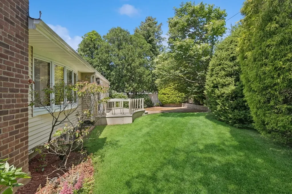 19 Evelyn Road Plainview NY 11803